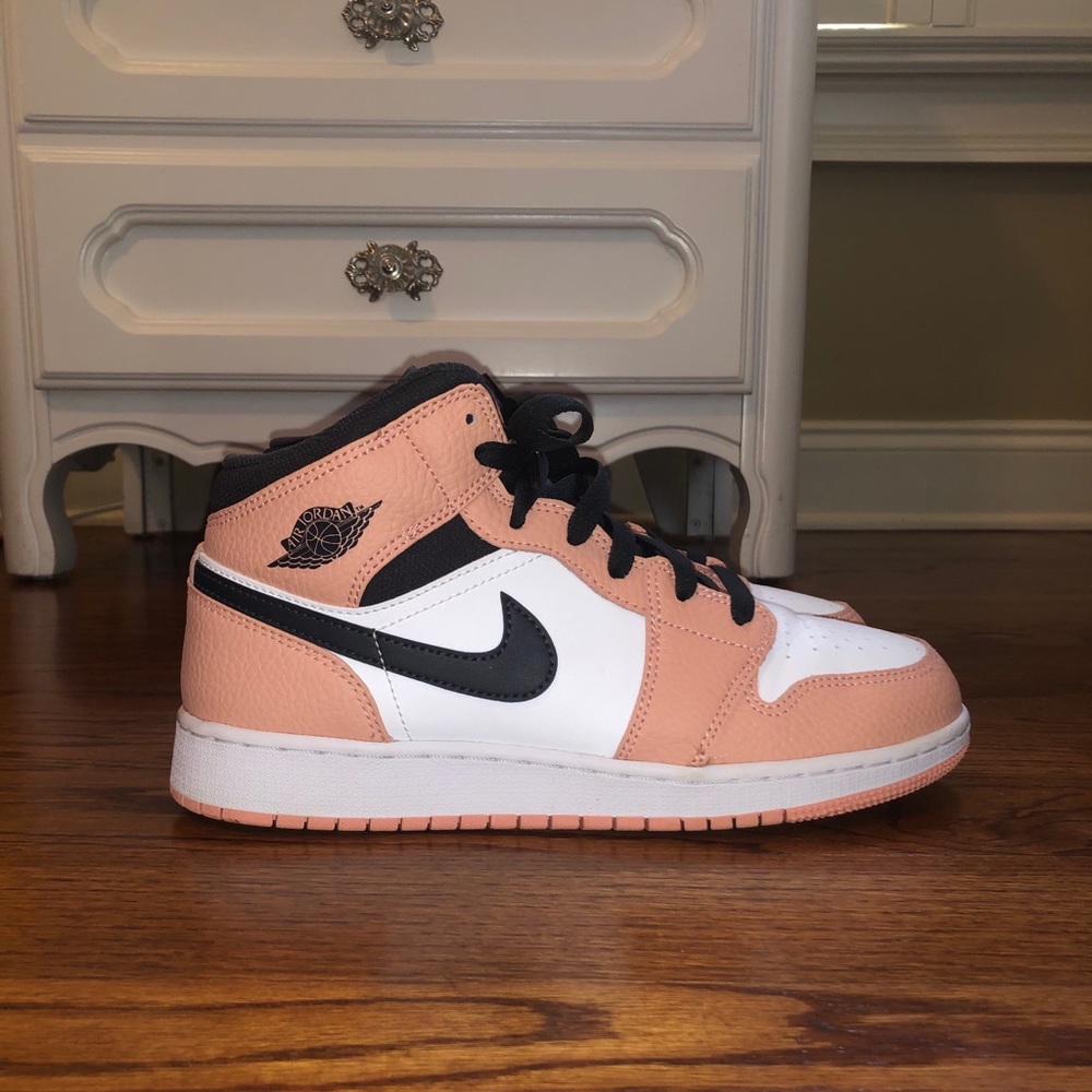 7Y air jordan 1’s mid pink quartz (authent…